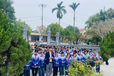 TRƯỜNG TIỂU HỌC NINH HÒA TỔNG DỌN VỆ SINH, DÂNG HƯƠNG TẠI NGHĨA TRANG LIỆT SĨ
