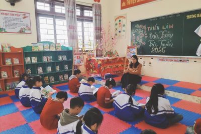 GÓC XUÂN TẠI THƯ VIỆN TRƯỜNG TIỂU HỌC NINH HÒA