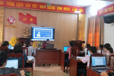 Trường Tiểu học Ninh Hòa sôi nổi các hoạt động bồi dưỡng chuyên môn, sẵn sàng cho năm học mới